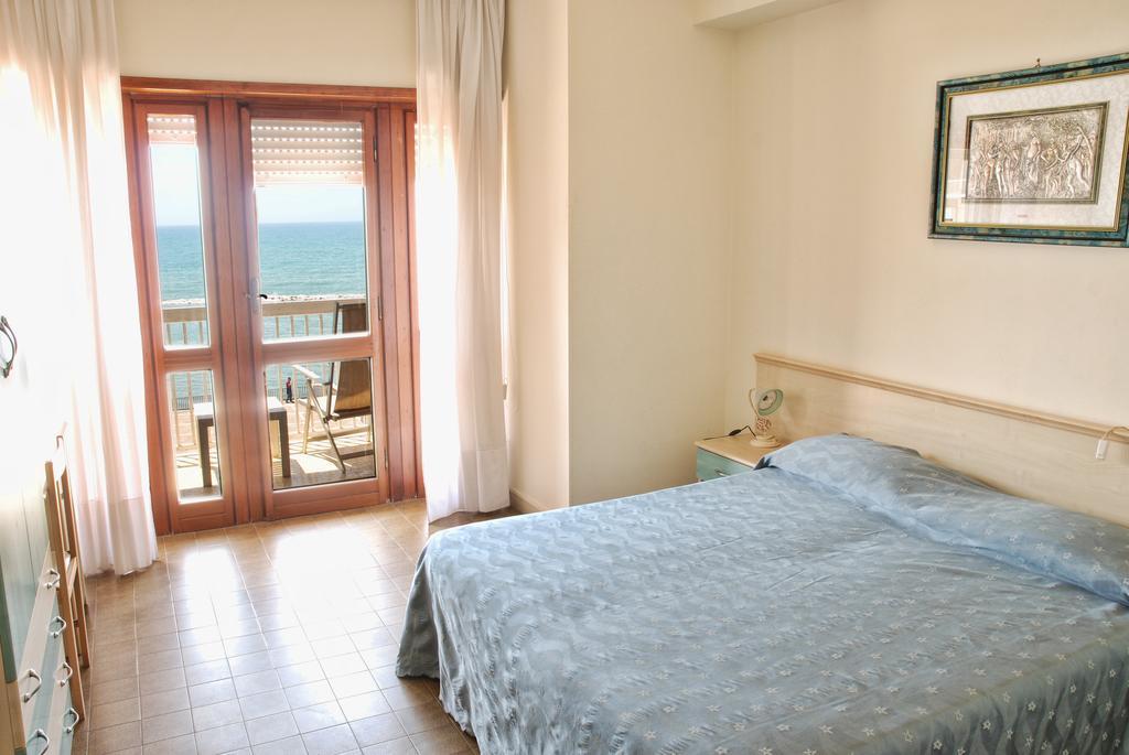 Hotel Scacciapensieri Nettuno Exteriör bild