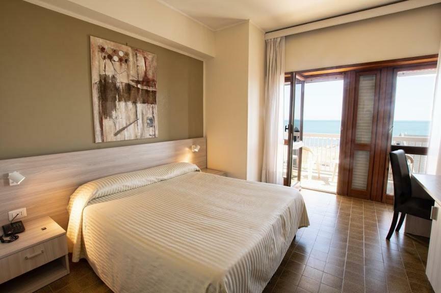Hotel Scacciapensieri Nettuno Exteriör bild