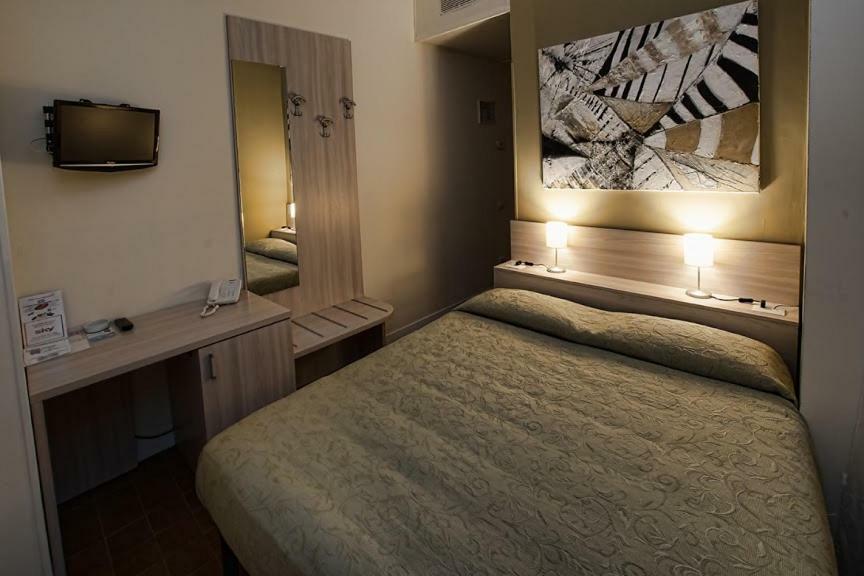 Hotel Scacciapensieri Nettuno Exteriör bild