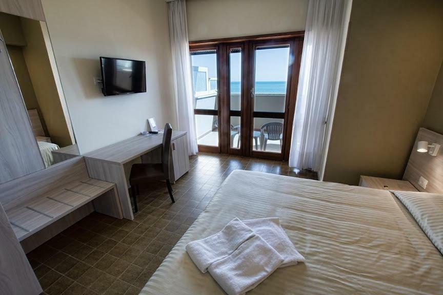 Hotel Scacciapensieri Nettuno Exteriör bild