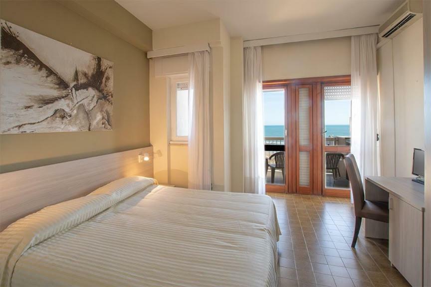Hotel Scacciapensieri Nettuno Exteriör bild